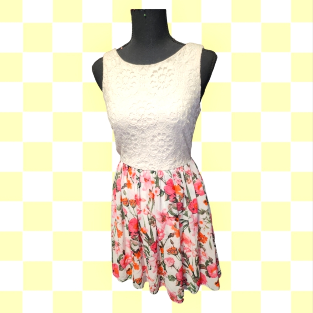NWT Springtime Speechless Floral and Lace Dress Size XS